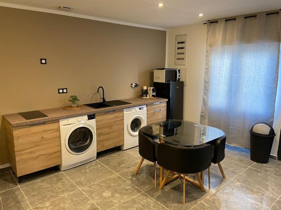 Maison Avec Jacuzzi Оранж Екстериор снимка