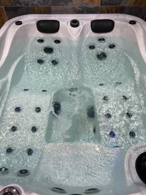 Maison Avec Jacuzzi Оранж Екстериор снимка