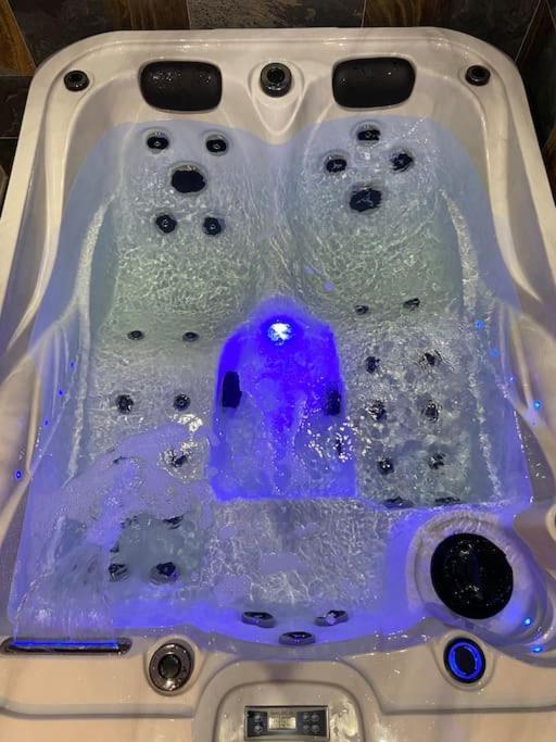 Maison Avec Jacuzzi Оранж Екстериор снимка